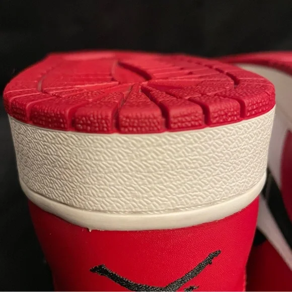 Air Jordan 1 Retro Chicago 2013 - Picture 9 of 13